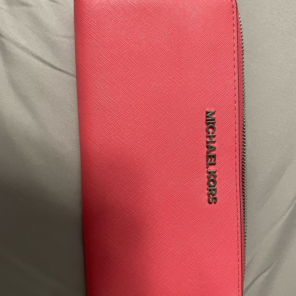Michael Kors Coral wallet